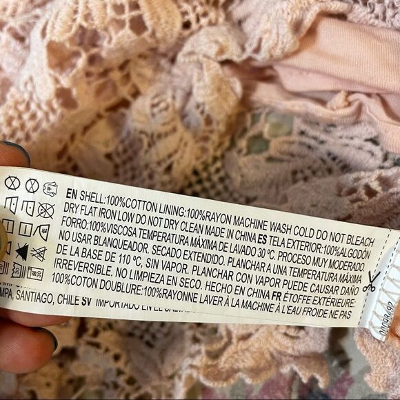 Forever 21 solid Pink Lace Tank Top Size M Feminine, Flowy floral asymmetrical ￼ - Picture 3 of 9